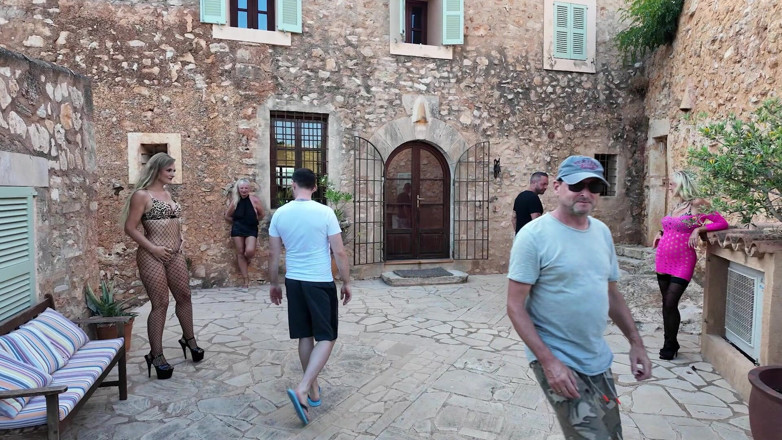 Dirty Tina: Mallorca, o Filme: Foda ao ar livre
