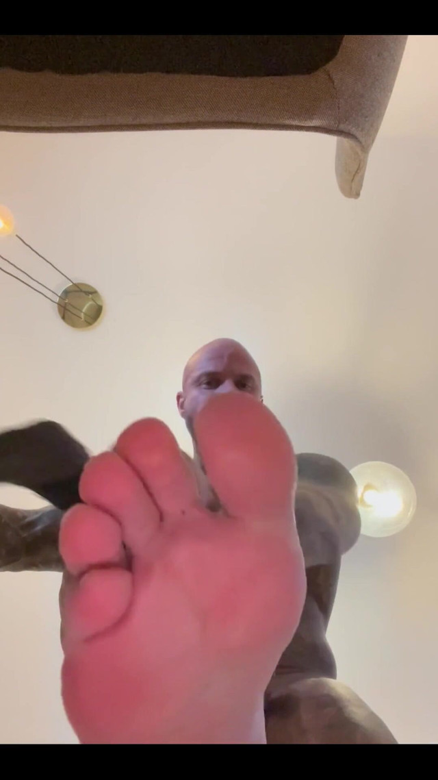 Brand New Giant Coach Video (Jasons feet)
