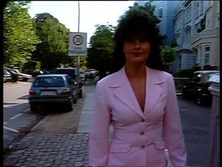 Lucky Cooch: Mamă sexy brunetă își face declarația