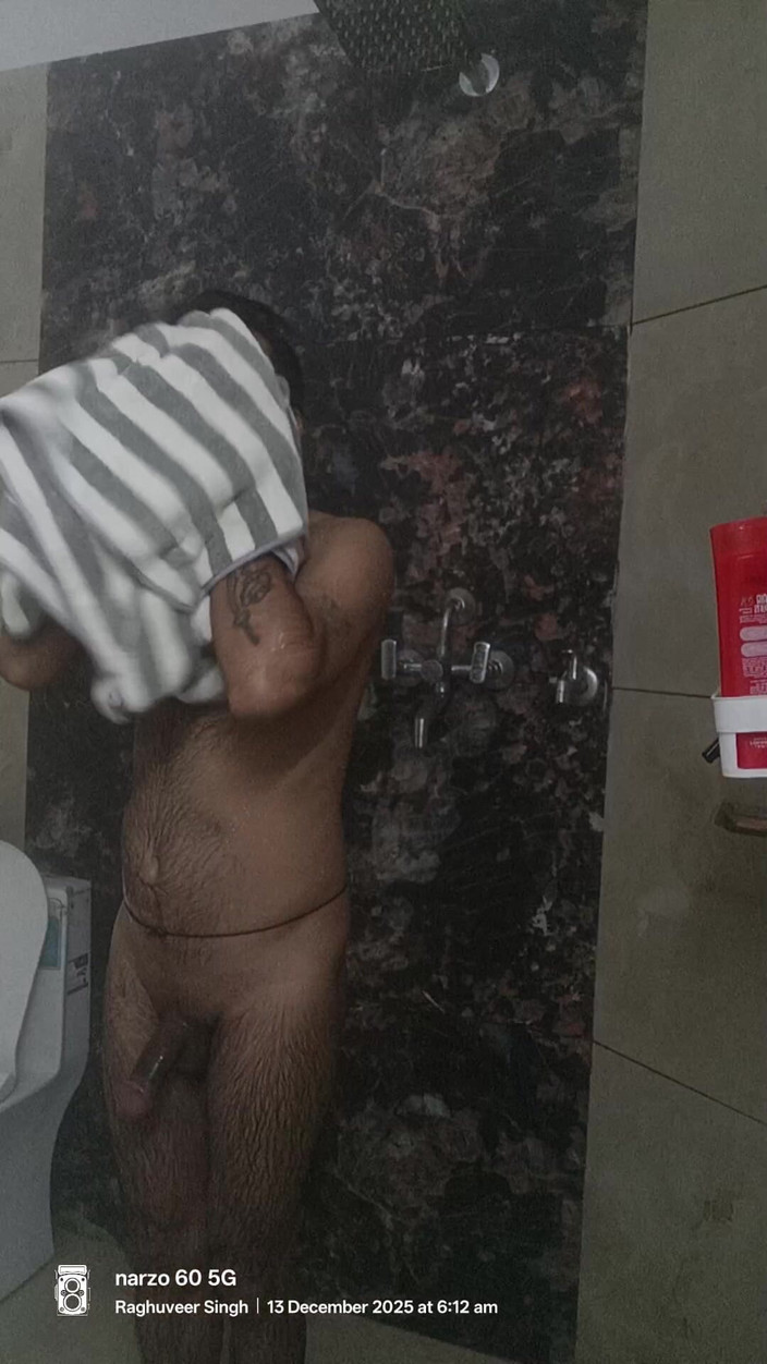 Rajasthani-old-lover: Indische legerofficier die douche krijgt