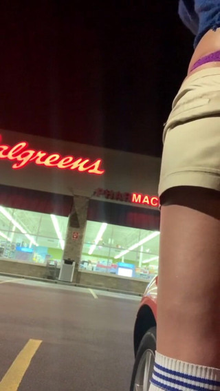 CindieLove: Walgreens, centrum, šílená děvka sissy