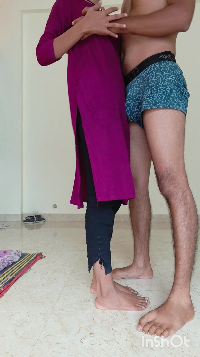 Desishycouple: Pompino e sborrata sulle tette. Parte 1