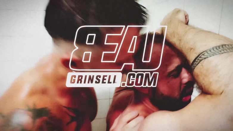 Beau Grinsell: Velocímetro Blanco a Pelo Divertido En Las Duchas Del Vestuario
