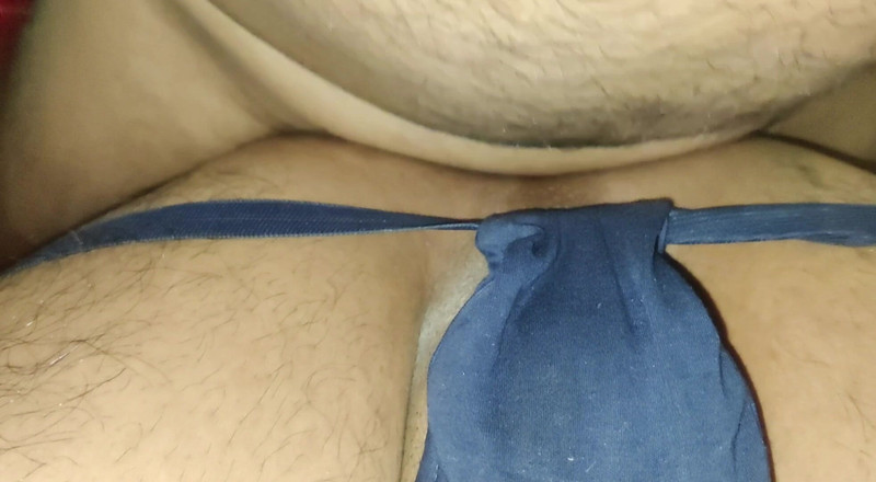 Small dick lover: Мене відтрахав мій 42-річний друг (одягнені чоловічі стрінги)