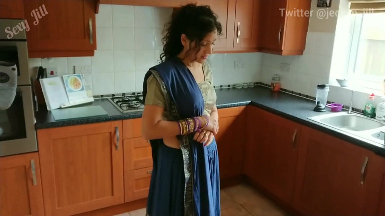 POV_Indian: 印度爷爷操继孙女的紧致处女阴户 - 印地语性爱故事 第2部分 性感吉尔