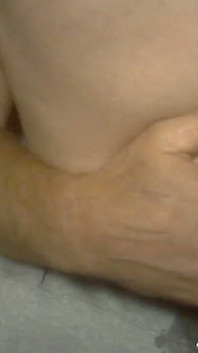 Fisting hračka, roztahování mé díry, nutí mě sténat hlasitě