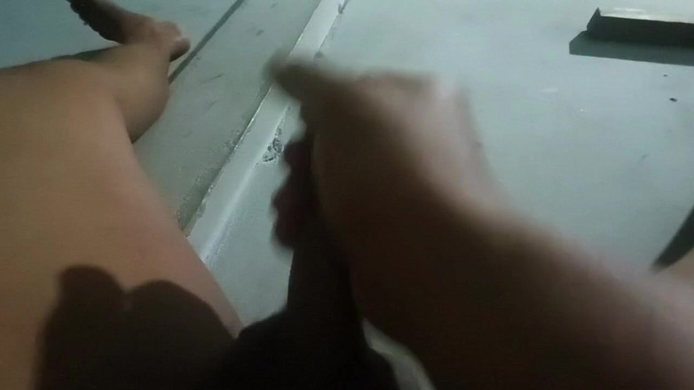 Renata Himalaya: Un potente cazzo con un potente spruzzo per lo sperma