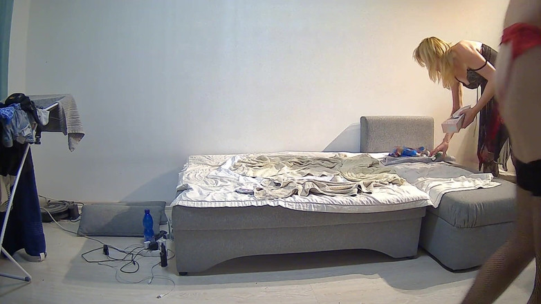 r0xy: Sofa-pegging 2. KellyAErick DianaMILF