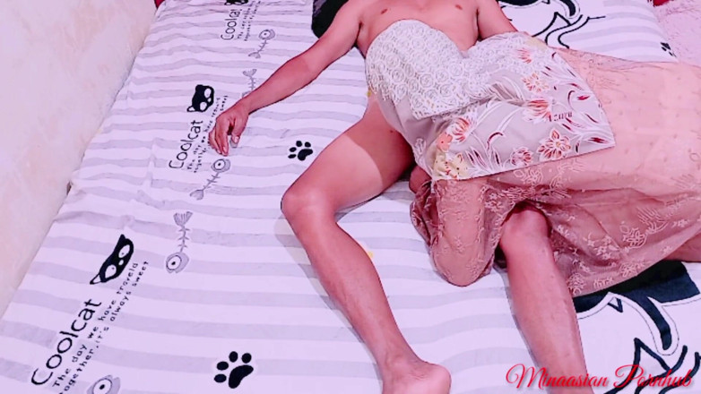 Wulan indah: สาวมุสลิมใส่ฮิญาบเงี่ยน นวดจนเงี่ยนหีโดนเย็ด
