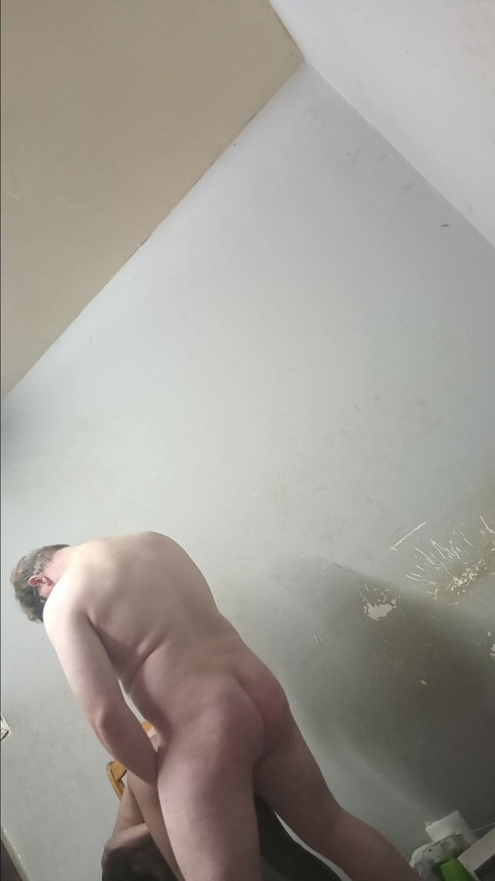 hothouse18xxx: 継父が黒人の継娘を立った姿勢でセックスし、彼女をひざまずかせ、チンポをしゃぶり、ドギースタイルで抱く