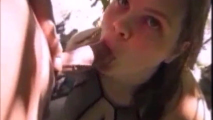 Fat House Wife: Ehefrau gefesselt an campingplatz-baum bekommt von fremden den mund gefickt...