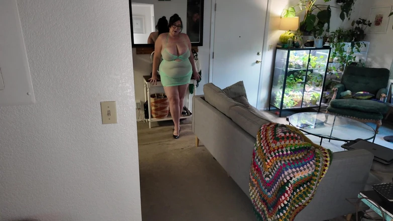 cutejayne: Une MILF BBW Pulpeuse À Gros Nichons Se Déshabille Et Se...