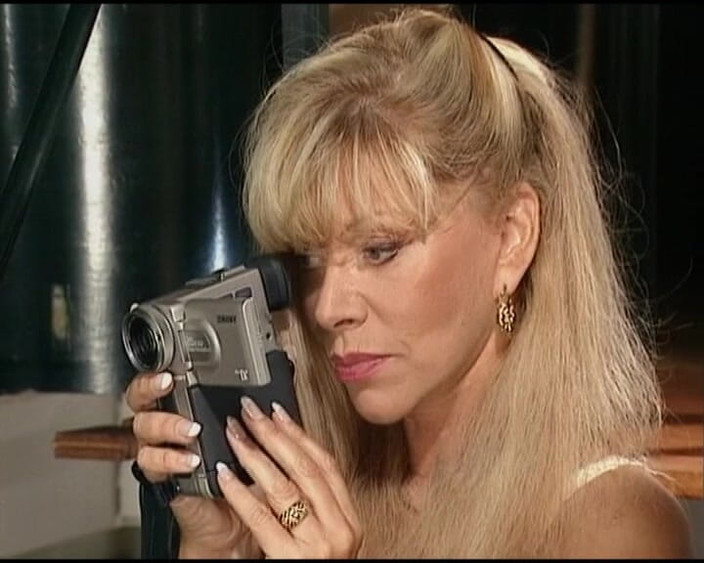 Porno kino: Німецька красуня, яка їсть сперму, тут, щоб цей член закрив їй обличчя