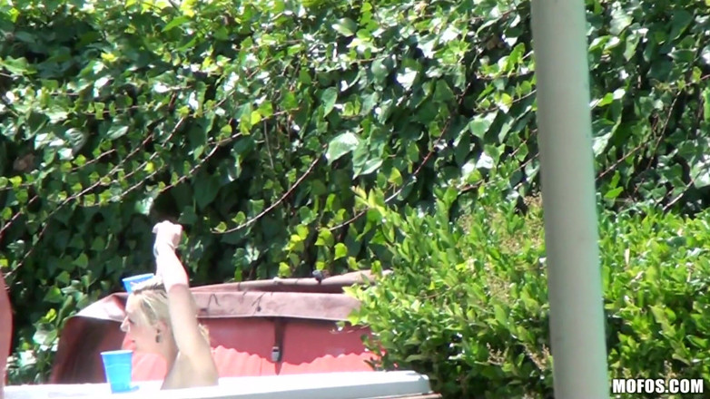 Pervs on Patrol: Pervs na patrol - smyslné Rylie Richman a Chloe jsou zachyceny...