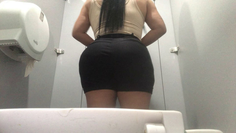 SENSESEX: 쇼핑몰의 욕실에 있는 카메라