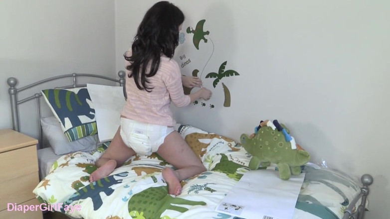 Her Kink UK: Dinosaur Stickers Wetting