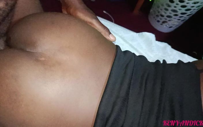 Kenyan Dick: Pareja amateur en perrito
