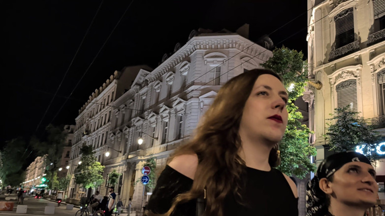 Trans dominatrix Gabrielle L: On Reste Coincées Dans L'ascenceur Avant D'aller En Soirée Kink -...
