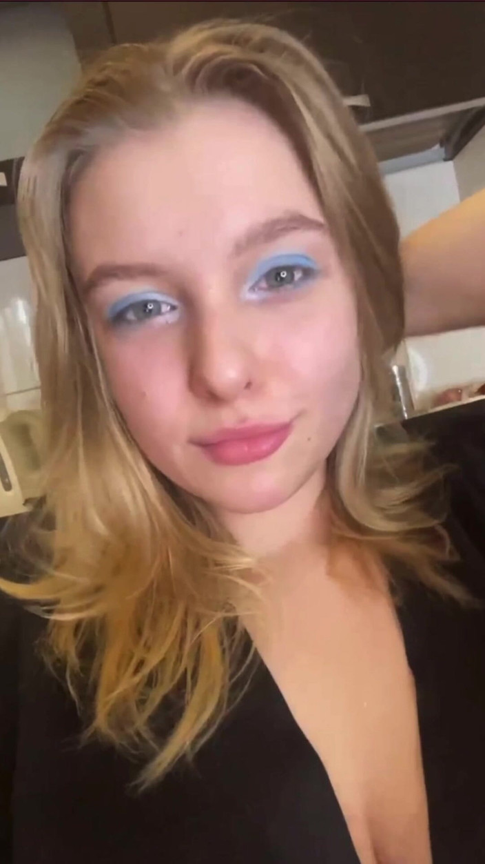 JuiceLussie: Calda amatoriale si siede sulla tua faccia e si masturba