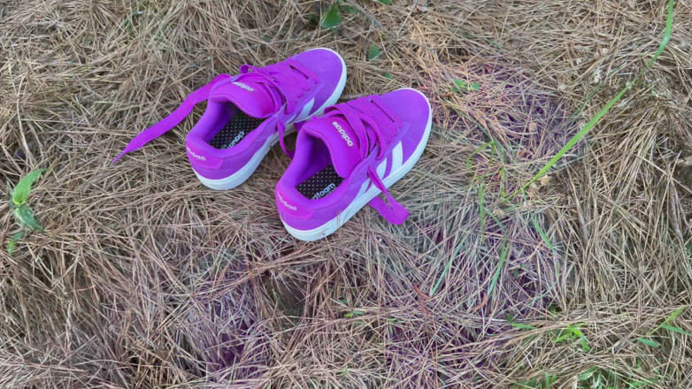 Sneakerlove513: 공원에서 아내의 새로운 핑크 아디다스 스니커즈 따먹기 첫 애널 섹스
