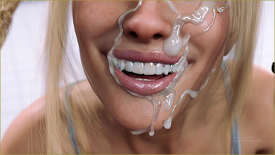 Future Money Man: Laura और John लॉकर रूम में मस्ती कर रहे हैं