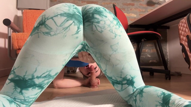 Misty Phoenix: Sakso çekerken taytımın içine işiyorum