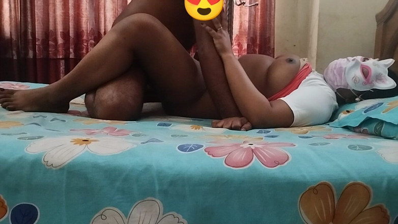 Teensex: Adik tiri desi bertetek besar ditipu untuk menunggang zakar