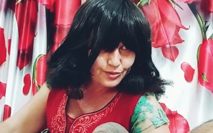 Bolly Karma: Muhteşem ateşli kız iyi görünüyor