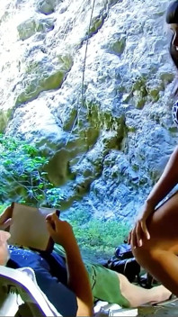Esmeralda, belle-fille latina, se fait sodomiser dans la nature et se masturbe en vacances