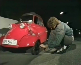 Vintage Climax: Blonda matură este futută în timpul antrenamentului de yoga