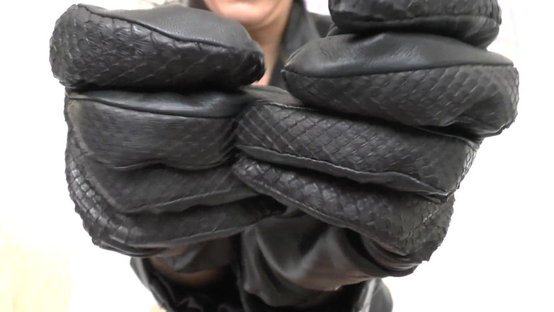 Lady Victoria Valente: きしむ革手袋プレイ、JOI、POV、レディ・ヴィクトリア・ヴァレンテ