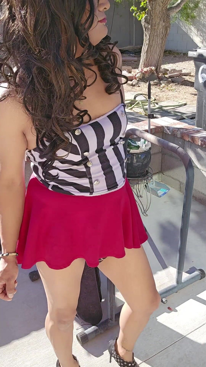 Erika Valchez: Cewek sange ini lagi asik muasin memeknya sendirian