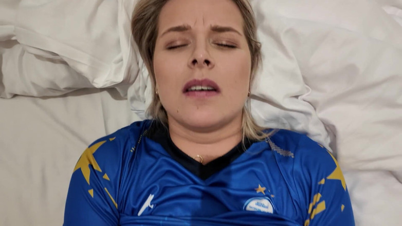 Amateur Homemade Porn: Rondborstige stiefmoeder geneukt door haar 19-jarige stiefzoet