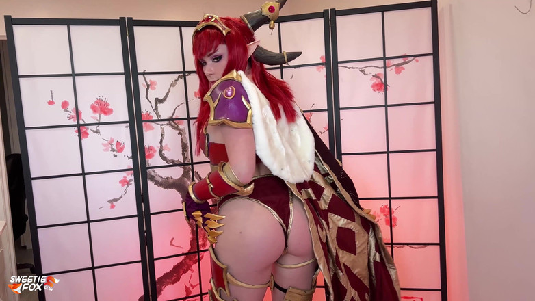 Sweetie Fox: Gorąca Busty Alexstrasza z Warcraft Deepthroats i Hard Fucks Cock...