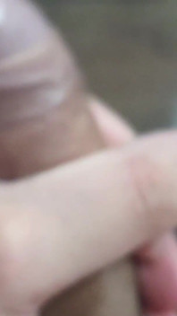 Jugando con mi pene duro