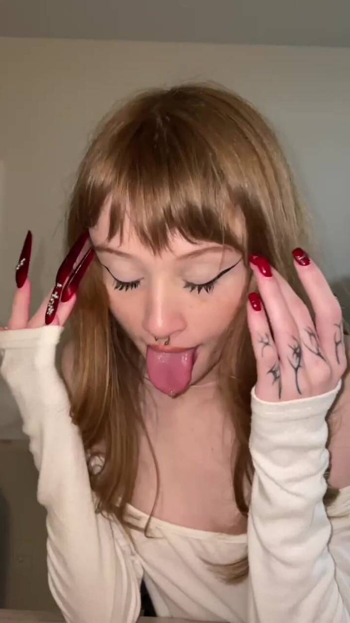 Mnepohuyy: Ahegao yang meneteskan air liur