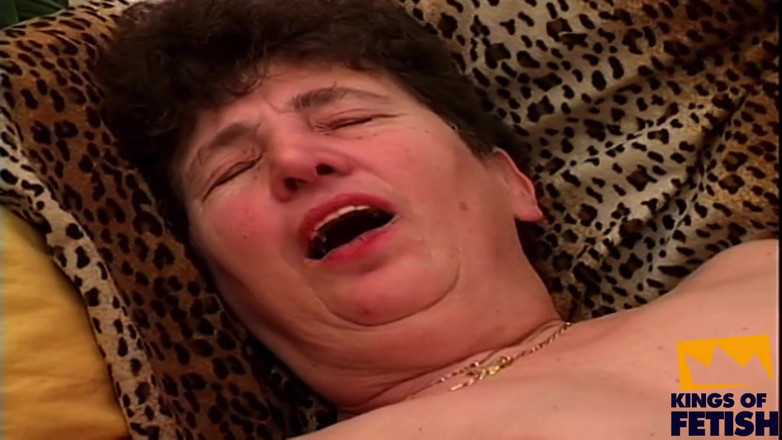 Fixed on Mature: Granny with short hair sticks a toy in her hairy...