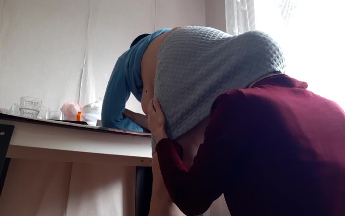 Lesbian-candys: Leccare il culo della mia capo MILF per molto tempo...