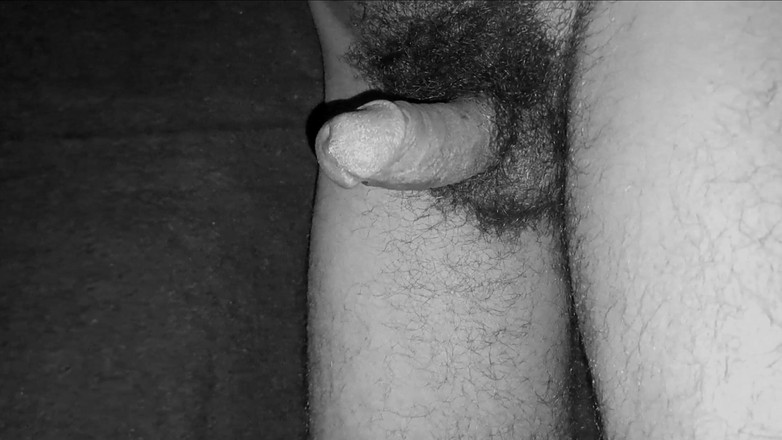 Desi_Porn_India: 거대한 사정 비디오에서 자위하는 젊은 남자.