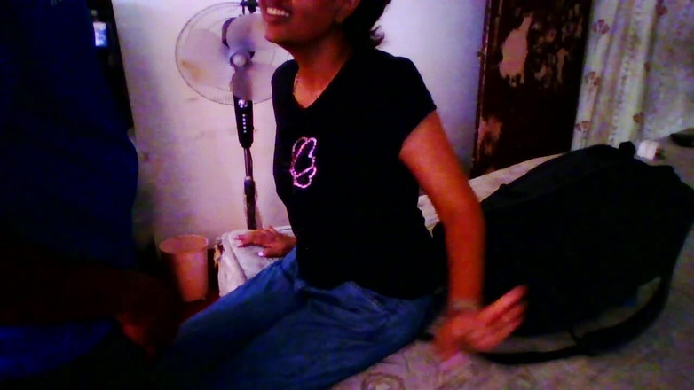 Tina Baby: Capturados enquanto tentam ir às aulas e fodem seu rosto