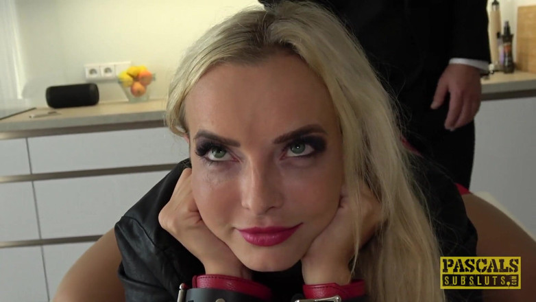Pascals Subsluts: Victoria: Dej to na svou kundu a sněz to
