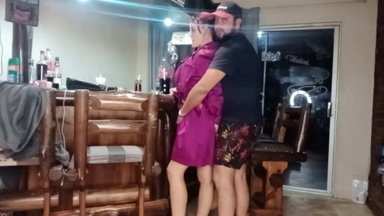 Prettypoison: Ayah tiri ngentot memek sempitku yang masih 19 tahun