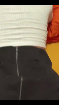 Я розмовляла з чоловіком по телефону, коли мій друг з роботи почав мене трахати... Це був дуже збуджений досвід! Stavo Pa