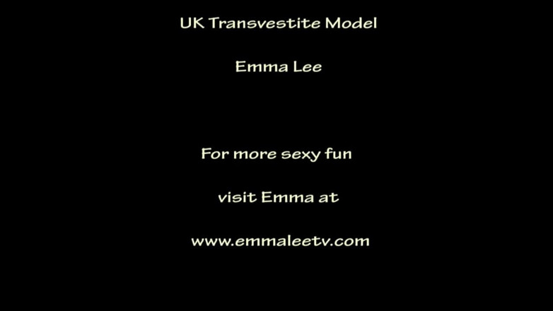 EmmaLeeTV - Nylon Fetish Tranny: काले होल्ड अप स्टॉकिंग पहनी ट्रॅनी रंडी emma lee