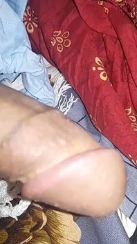 Minha esposa com tesão curtindo dentro da buceta dedilhando e chupando pau grande