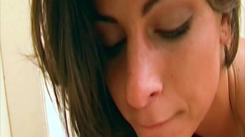 RetroTrashX: 她把手指伸进了她最好的朋友的阴道