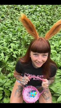Plaisir de lapin de Pâques ! J’ai joui avec ses oeufs