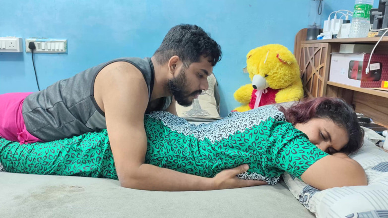 Vaigavarun45: Mallu, femme sexy, baiser, romance par son mari