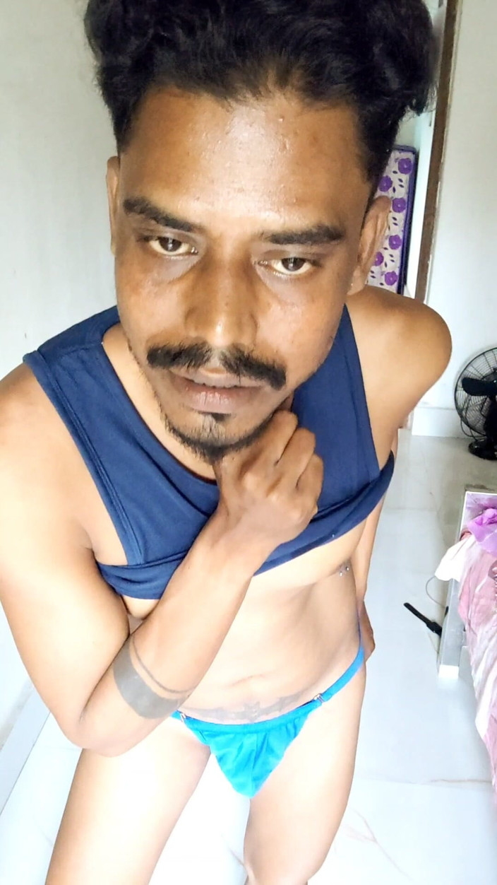 Alick Das: Con cu cứng trong quần lót ướt át