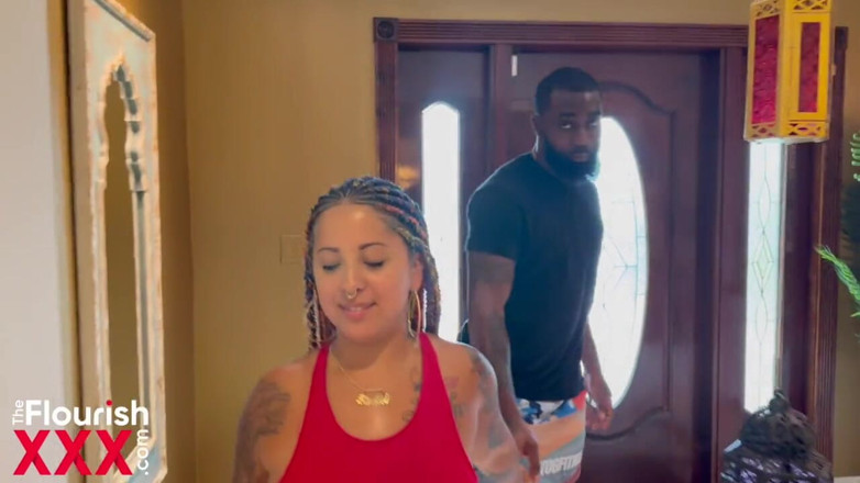 The Flourish XXX: La barbie spagnola schizza fuori le big di asso